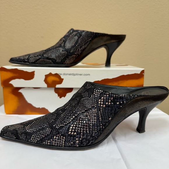Donald J. Pliner Shoes - Donald J. Pliner slip on mule, kitten heel.
